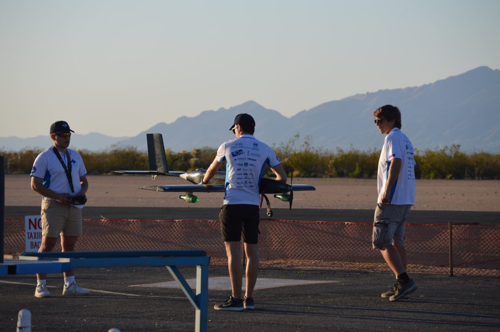 Priprava letala ekipe Edvard Rusjan Team pred poletom na tekmovanju Design Build Fly 2025.